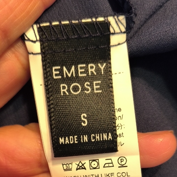 Elegant Navy Sleeveless Top - Picture 4 of 8